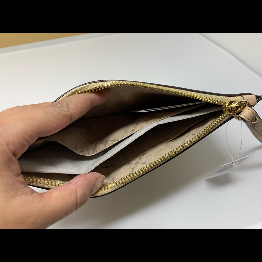 Michael kors jet set travel wristlet pale Gold - Picture 6 of 6
